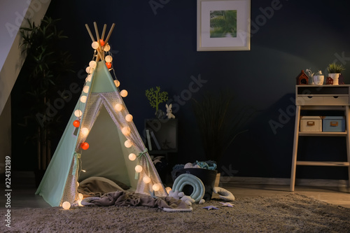 Fotografía Cozy play tent for kids with glowing garland in room interior