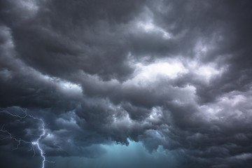dramatic thunderstorm clouds in central florida