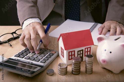 Fotomural Businessman agent offer loan money and sale home