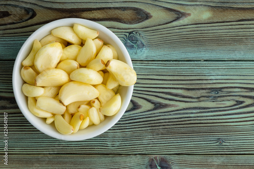 Fotografie, Obraz Freshly peeled aromatic garlic cloves in a ramekin