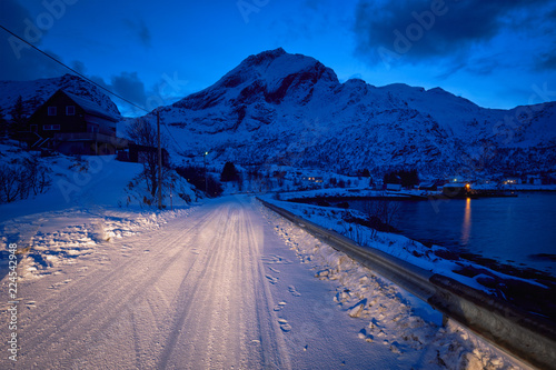 Plakat Droga w Norwegii w zimie