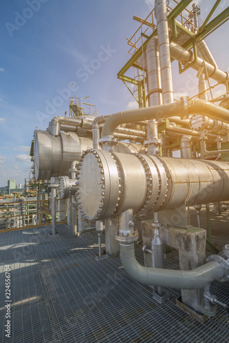Cuadros en Lienzo Heat exchanger in oil and chemical refinery plant