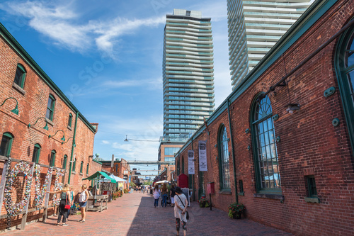 Fotomural Distillery District (former Gooderham & Worts Distillery) - historic and entertainment precinct