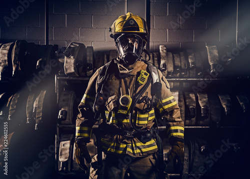 Fotomural Firefighter wearinf protection clothes and gears
