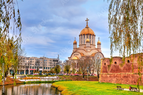 Cuadros en Lienzo Beautiful landscape in fall season with Fagaras Cathedral among the river, Roman