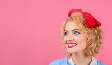 Sexy Woman With Short Curly Hair. Beautiful Retro Vintage Pin-up Girl. Emotions, Facial Expressions. Healthy Skin, Perfect Makeup, Red Lipstick. Blond Smiling Woman With Clean Face. Retro Model. Pinup