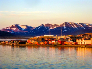 midnight sun on the longyearbyen waterfront in svalbard in the norwegian arctic