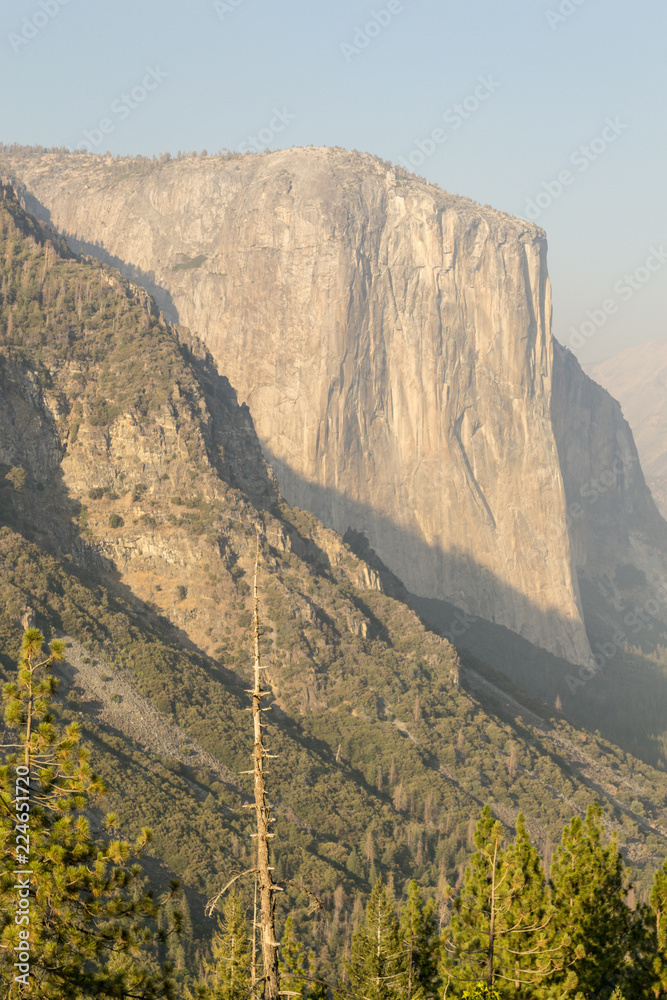 El Capitan, one of the most iconic rock formation at Yosemite Stock ...