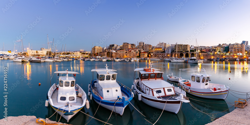 Obraz na płótnie Kreta Heraklion Griechenland Hafen Boote Panorama blaue Stunde Abend w salonie