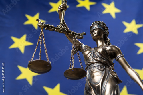 Cuadros en Lienzo Statue of the blindfolded goddess of justice Themis or Justitia, against an Euro