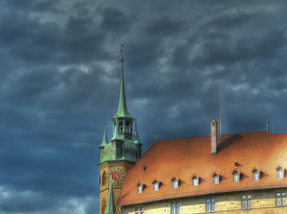 Wall Mural - Hôtel de ville et horloge de Fribourg sous un ciel nuageux, Suisse