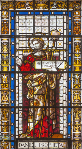 Fotomural LONDON, GREAT BRITAIN - SEPTEMBER 20, 2017: The prophet Daniel on the stained glass in church St