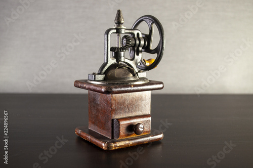 vintage coffee grinder Tableau sur Toile