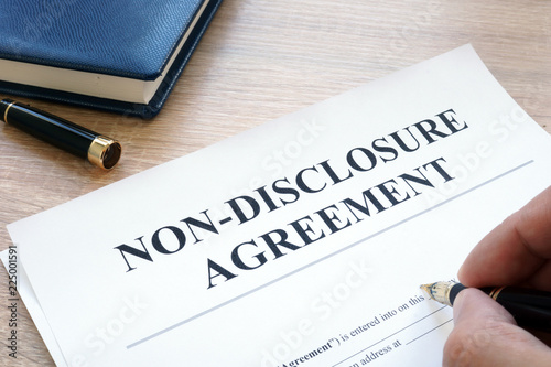 Cuadros en Lienzo Man is filling in Non-Disclosure Agreement NDA.