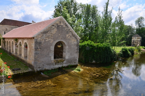Fotografie, Obraz LAVOIR (19éme Siècle) ET PIGEONNIER DU PRESBYTÈRE DE NOYERS SUR SEREIN YONNE BOU