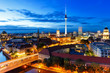 Berlin Skyline Fernsehturm Rotes Rathaus bei Nacht Deutschland Stadt