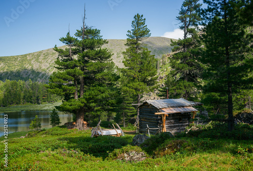 Zdjęcie XXL Lodge w tajdze w górach, we wschodniej Syberii
