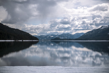 Beautiful Washington State Mountain Lake Background