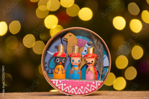Fotomural Miniature of the three Magi (the Three Biblical Kings, also referred to as the Three Wise Men) in front of a Christmas tree with blurred lights