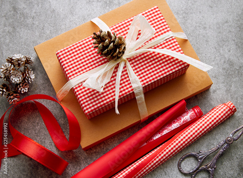 Fotografía Christmas presents wrapped in a decorative papers viewed from above