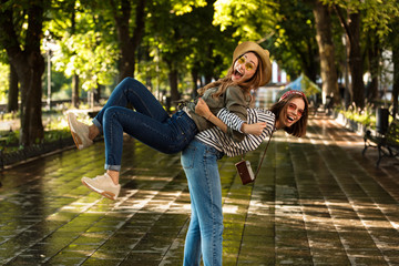 Canvas Print - Pretty young happy women friends walking outdoors