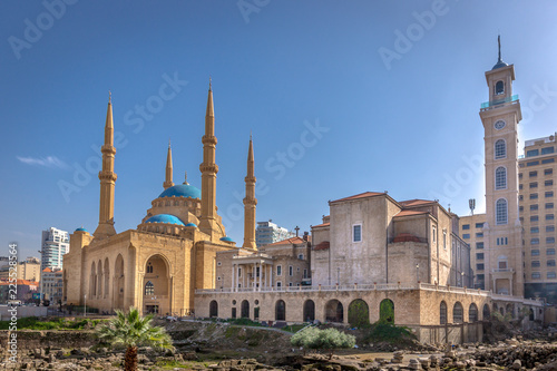 Cuadros en Lienzo A mosque and a church together in Beirut, capital of Lebanon in a blue sky day