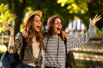 Poster - Pretty young happy women friends walking outdoors