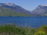 Fototapeta Desenie - Blue waters of Jackson Lake at the Grand Teton National Park in Wyoming.