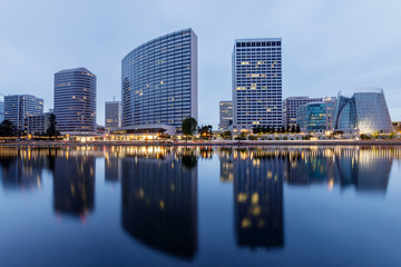 Wall Mural - Downtown Oakland and Lake Merritt Reflections at Twilight. Oakland, Alameda County, California, USA.