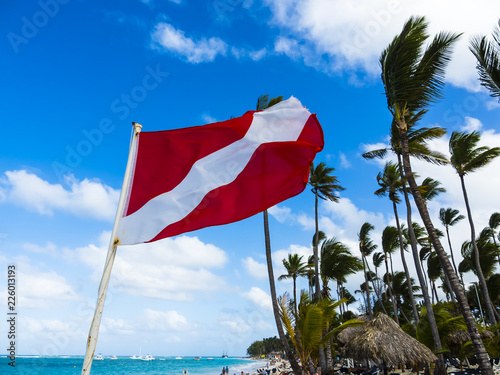 Karibik Grosse Antillen Dominikanische Republik Region Punta Cana Strand Bei Ounta Cana Playa Del Cortecito Flagge Eine Tauchschule Am Strand Buy This Stock Photo And Explore Similar Images At Adobe Stock