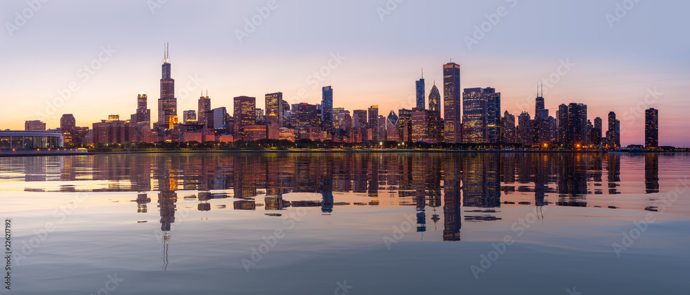 Sunset over city skyline Chicago from Observatory - obrazy, fototapety, plakaty 