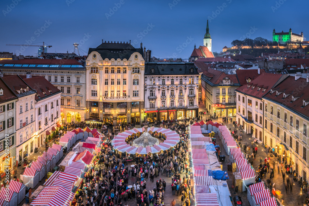Obraz na płótnie Weihnachtsmarkt in Bratislava, Slowakei w salonie