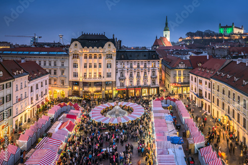 Weihnachtsmarkt in Bratislava, Slowakei Wallpaper Mural