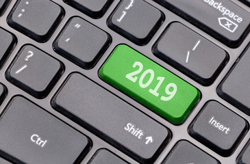 Aufkleber - 2019 on green enter key, of a black keyboard.