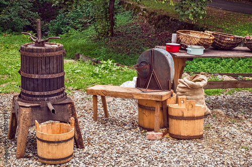 Fotografie, Tablou Apple Crushing and Pressing Romanian Traditional Workshop