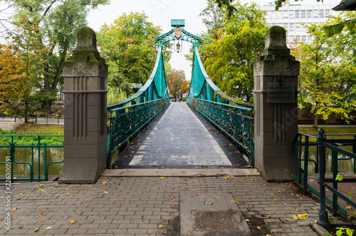 Dekoracja na wymiar  stary-kamienny-most-w-parku