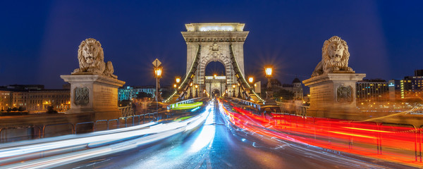 Fototapete - Panorama of Chain bridge at night with car light trails  in Budapest, Hungary