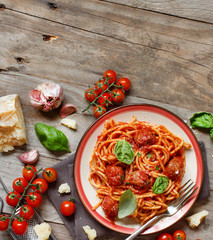 Wall Mural - Pasta with tomato sauce and meatballs