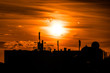 © Anita Pravits - Sonnenuntergang über interessanter Dachlandschaft mit Antennen, Kuppel...
