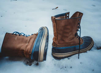 Leather shoes were left alone in the snow.