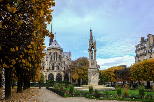 Zdjęcie XXL Katedra Notre Dame de Paris, najpiękniejsza katedra Paryża. Wschodnia strona katedry. Francja.