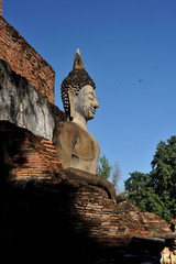 Wall Mural - Ancient buddha statue. Sukhothai Historical Park, Sukhothai Province, Thailand