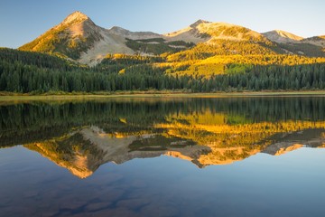 Wall Mural - Early morning light in autumn on a Colorado lake