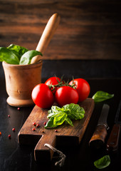 Canvas Print - Fresh tomatoes and basil leaves