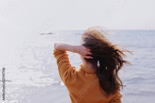 湘南の春の海 風になびく女性の髪 Stock Photo Adobe Stock 湘南の春の海 風になびく女性の髪 Stock Photo Adobe Stock