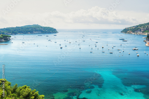 Cuadros en Lienzo The beautiful bay of Villefranche-sur-Mer on the Cote D'Azur in France