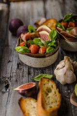 Poster - Homemade fresh figs salad with herbs and roasted garlic toast