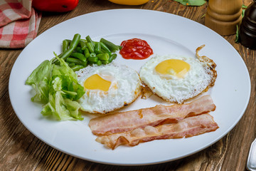 Wall Mural - Fried eggs with bacon