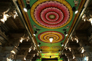 Wall Mural - Inside of Meenakshi hindu temple in Madurai, Tamil Nadu, South India. Religious hall of thousands of columns