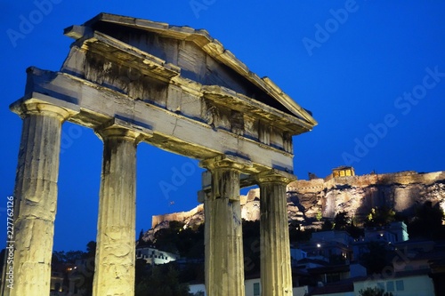 Plakat Greckie ruiny oświetlone nocą